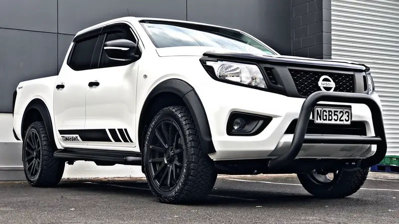 Nissan Navara Bonnet Guard & Visor Combo 2016-2020 1