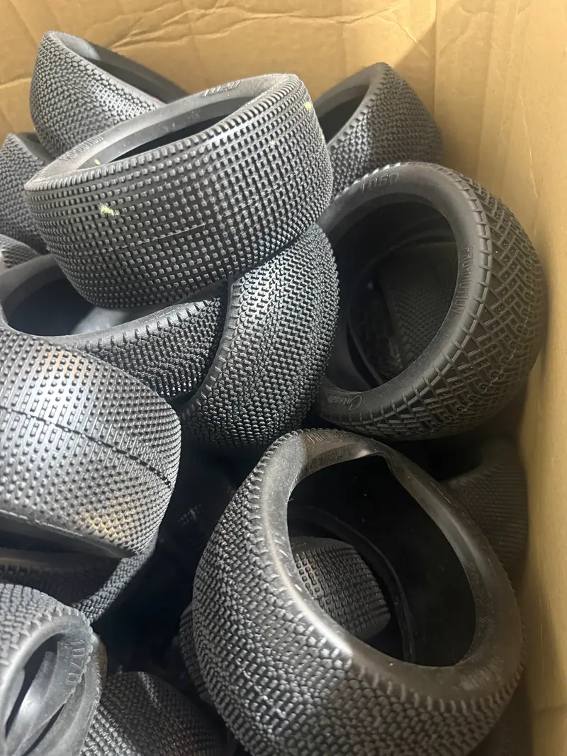 Promotion Mystery Tire Box (Truggy) 1