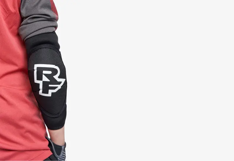 Race Face Sendy Elbow Youth Guard Mtb Protective Gear - Stealth 1