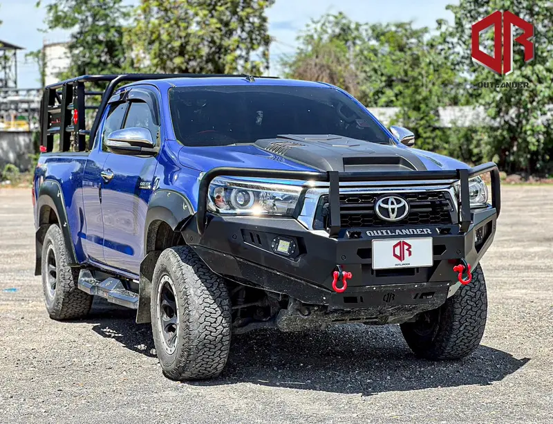 Toyota Hilux 2015 - 2019 Outlander Hooped Bullbar 1