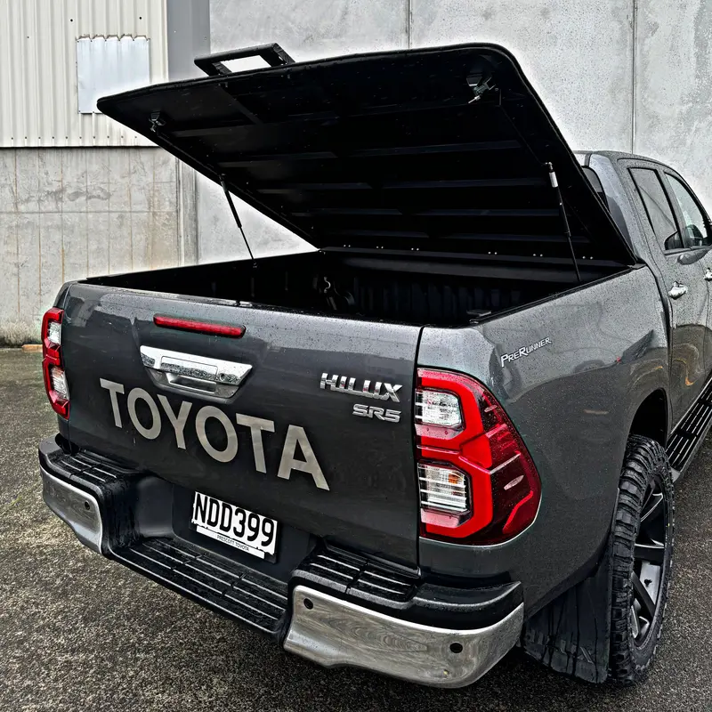 Toyota Hilux Tomahawk Aluminium Hardlid 2