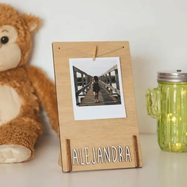 Vertical Photo Frame With Clip 1